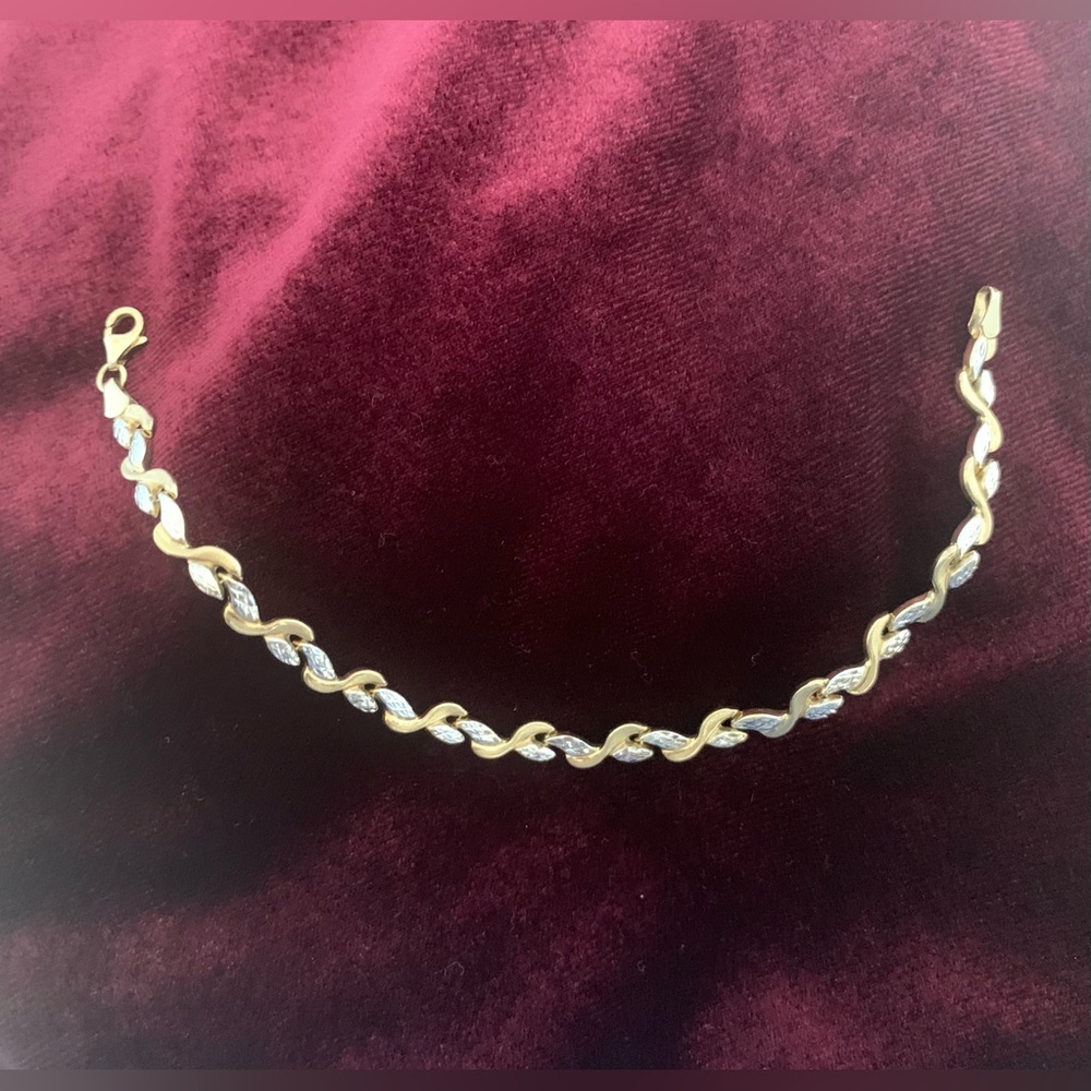 10k Gold High Polish Sparkle Cut Satin Leaf Stampato Bracelet…